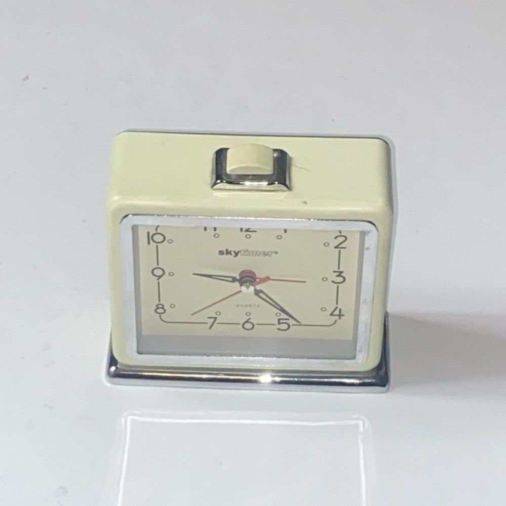 Vintage Classic China Skitimer Quartz Enamel & Metal Mechanical Alarm Clock